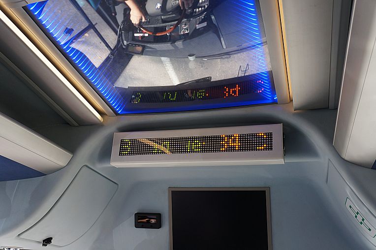 фото рейсового указателя в автобусе Круиз
