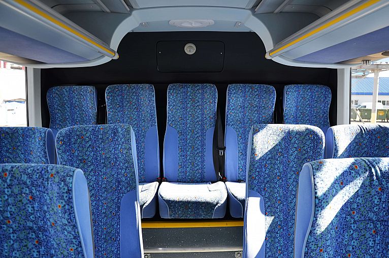 задние пассажирские сиденья в автобусе Вояж